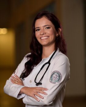 Marcela Viscovini Gomes da Silva, estudante do 9º período do curso de medicina da FACISB, orientada pelo prof. Eduardo Marcelo Candido A ILUSÃO QUE ADOECE: O VÍCIO EM APOSTAS ONLINE