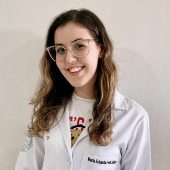 Maria Eduarda Perli Julina, estudante do 5º período do curso de medicina da Facisb, orientada pelo prof. Bruno Augusto Alvares Maio Roxo: Desvendando o Lúpus e Combatendo o Preconceito