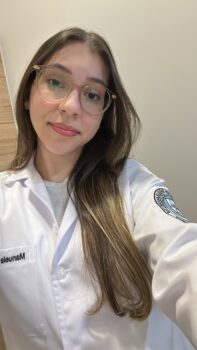 Manuela Costa Mouco, estudante do 1º período do curso de Medicina da Facisb, sob a orientação do prof. Fransergio Emilio Mantovani Cavallari Melatonina: posso usá-la para tratar minha insônia?