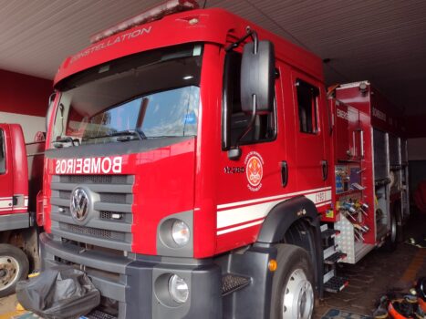 Bombeiros apagam incêndio em estabelecimento comercial (Foto: O Diário de Barretos) Bombeiros apagam incêndio em estabelecimento comercial (Foto: O Diário de Barretos)
