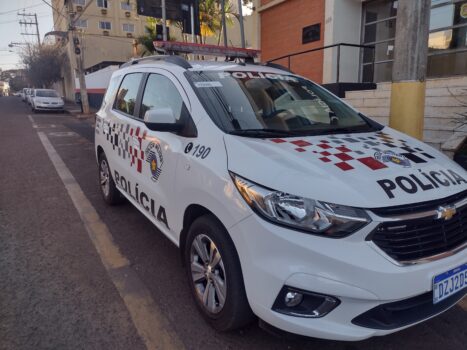 Polícia Militar prende homem procurado pela Justiça (Foto: O Diário de Barretos) Polícia Militar prende homem procurado pela Justiça (Foto: O Diário de Barretos)
