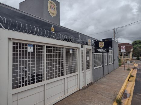 Ladrões furtam trator de concessionária em Barretos (Foto: O Diário de Barretos) Ladrões furtam trator de concessionária em Barretos (Foto: O Diário de Barretos)