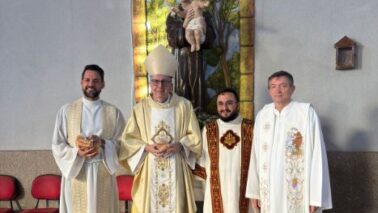 Santo Antônio O Dia de Santo Antônio foi comemorado com quatro missas que foram celebradas na paróquia dedicada ao santo, no bairro Christiano Carvalho, com a coordenação do pároco padre Deonisio Helko.