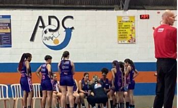 A equipe Sub-13 do Instituto APAB joga hoje (19), às 15h, em Santo André. As barretenses enfrentam o A.D. Santo André, no Ginásio Pedro Dell Antônia.