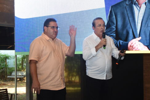TIN_2756 Com a presença de prefeitos de vários municípios da região, entre eles, o prefeito Odair Silva de Barretos e Valdemir Morales, o Mi de Colina, vereadores e diversas lideranças políticas regionais, aconteceu no Parque do Peão