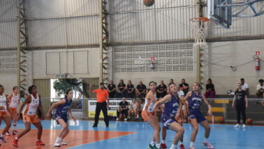 As meninas do time Sub-14 de basquete do Instituto APAB enfrentou na tarde de ontem (13), no CEMEPE América, a equipe do Apagebask/Guarulhos, pela última rodada do 1º turno.