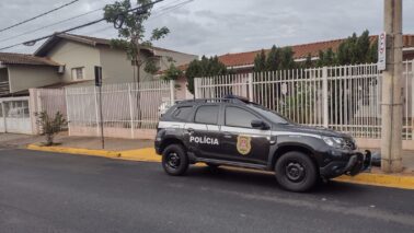 Os policiais da Delegacia de Defesa da Mulher de Barretos, com apoio de equipes de policiais civis da CPJ e da DIG, cumpriram nesta sexta (22)