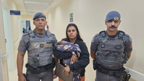 Policiais Militares salvam bebê vítima de engasgamento (Foto: O Diário de Barretos) Policiais Militares salvam bebê vítima de engasgamento (Foto: O Diário de Barretos)