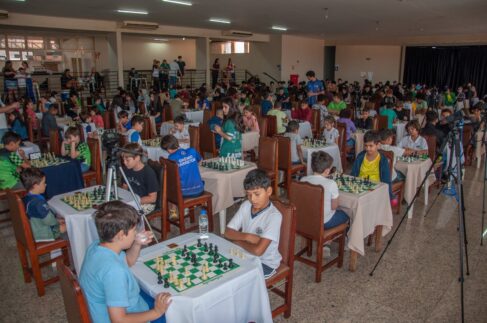 WhatsApp Image 2025-06-11 at 15.08.45 A cidade de Barretos sediou no final de semana, a 13ª etapa da maior liga de xadrez do Brasil, a Liga do Enxadrista, com a participação de 190 jogadores e 15 municípios participantes na disputa.