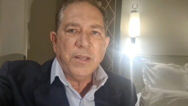 Em vídeo divulgado, o prefeito de Barretos, Odair Silva informou que estará retornando hoje (15), para o Brasil em voo que sai às 10h10 de Paris, na França.
