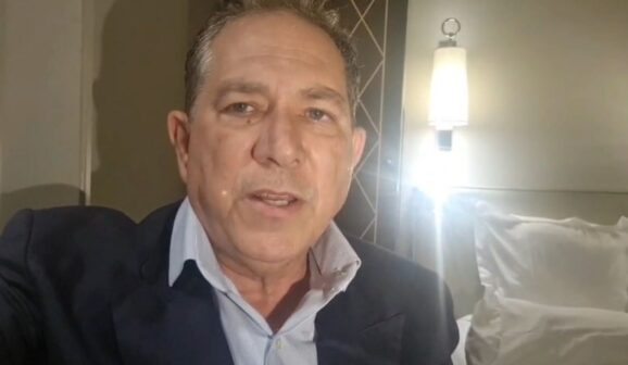 Em vídeo divulgado, o prefeito de Barretos, Odair Silva informou que estará retornando hoje (15), para o Brasil em voo que sai às 10h10 de Paris, na França.