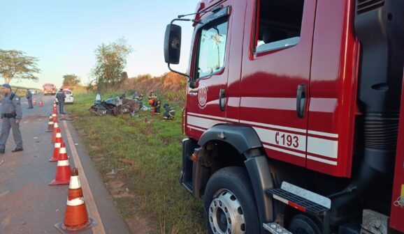 Colisão entre ônibus e carro mata condutor em rodovia (Foto: O Diário de Barretos)