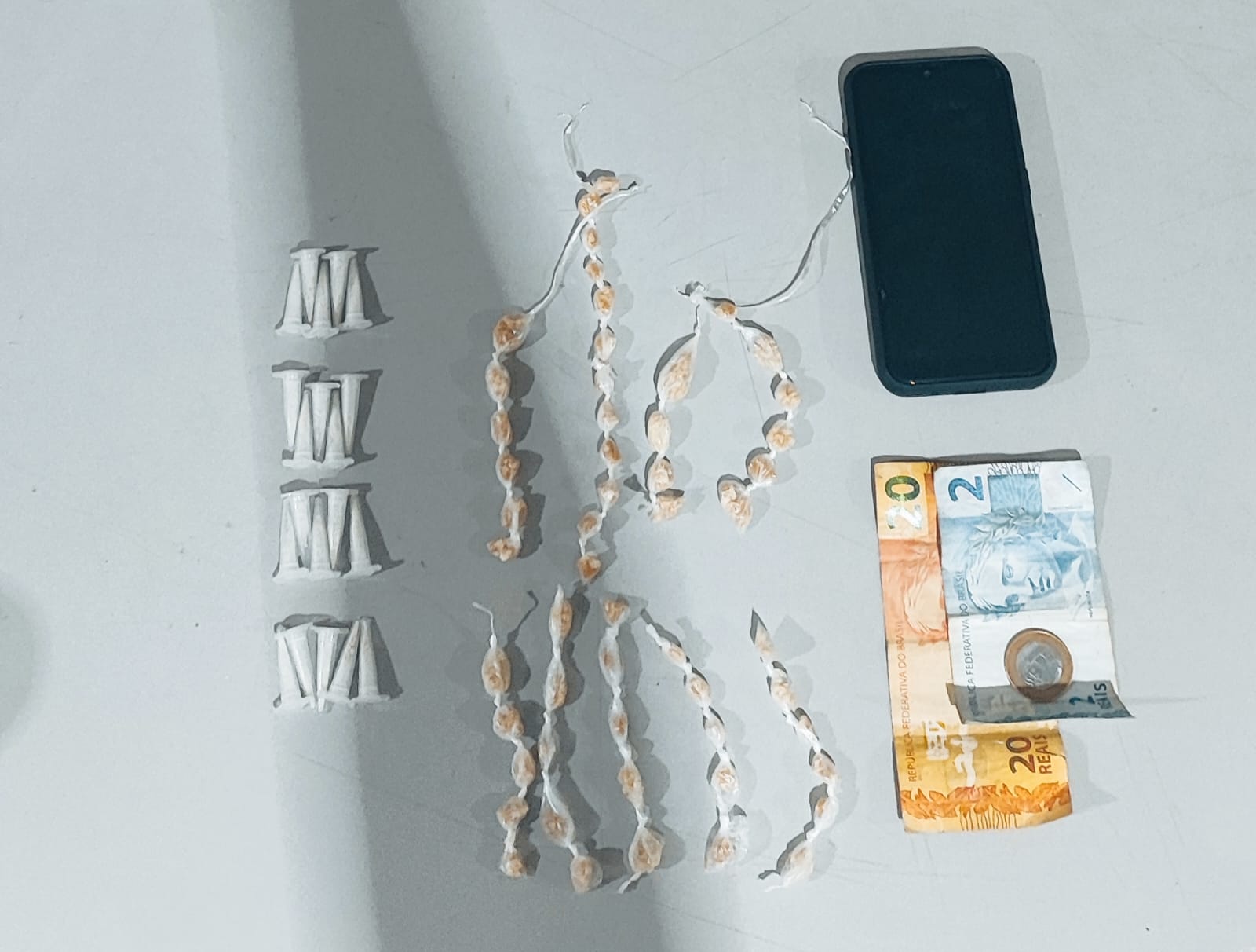 Jovem é detido pela PM com drogas