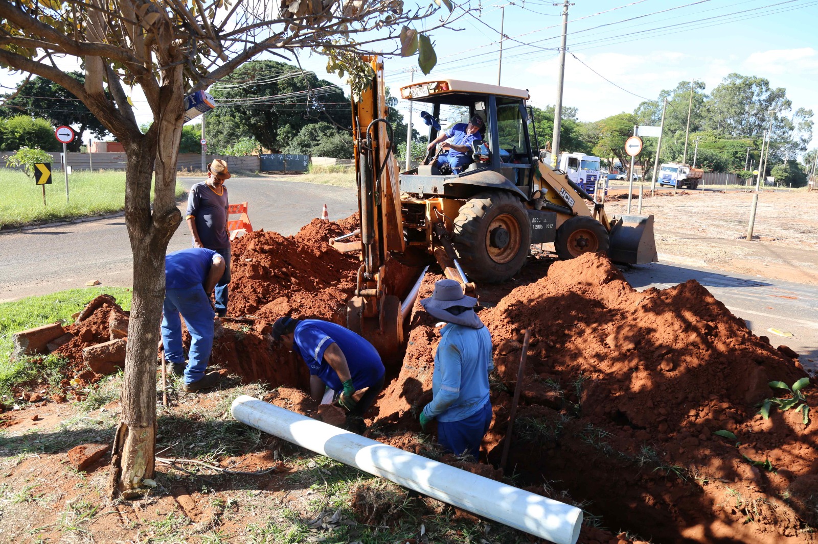Autarquia implanta tubulação para reforçar abastecimento do San Diego
