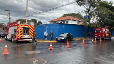 Bombeiros socorrem duas vítimas de acidente em Barretos (Foto: O Diário de Barretos)