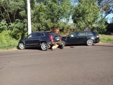 Colisão envolve dois carros na avenida Integração (Foto: O Diário de Barretos) Colisão envolve dois carros na avenida Integração (Foto: O Diário de Barretos)