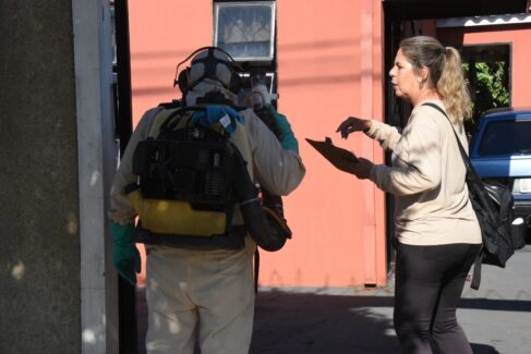 COMBATE: Ações de agentes continuam para coibir proliferação do mosquito Semana começa com redução de internados por dengue