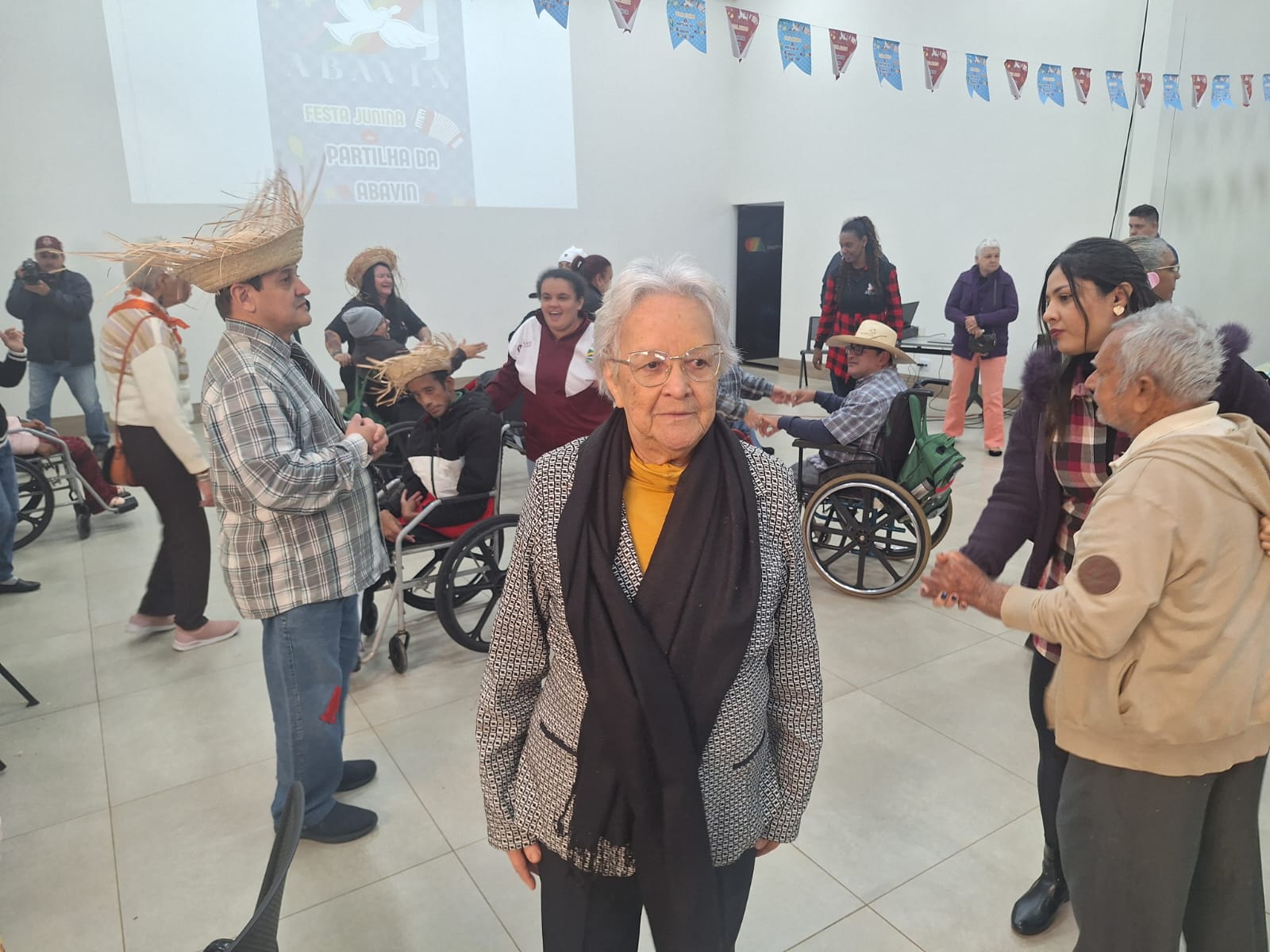 Assistidos da ABAVIN participam de Festa Junina