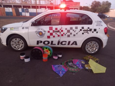 Polícia Militar combate o uso de linhas cortantes na soltura de pipas (Foto: O Diário de Barretos) Polícia Militar combate o uso de linhas cortantes na soltura de pipas (Foto: O Diário de Barretos)