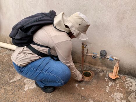 COMBATE: Equipes intensificam trabalho de varredura das larvas do mosquito na cidade Dengue soma 4 mil casos e 4 mortes no 1º semestre em Barretos