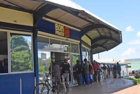 FERIADO: Restaurante próximo ao HA oferece refeição a preço popular e nesta quinta estará fechado Bom Prato não funcionará no feriado mas reabre na sexta-feira