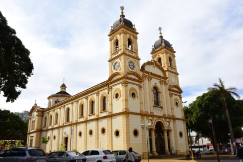 Catedral do Divino Espírito Santo é uma das igrejas católicas em Barretos Catedral do Divino Espírito Santo é uma das igrejas católicas em Barretos