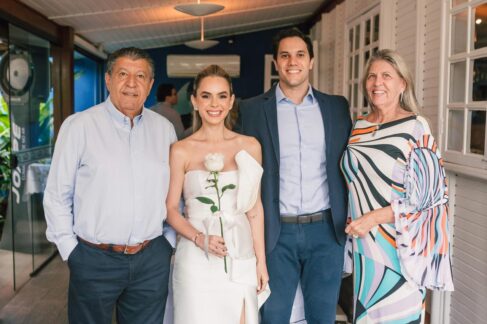 O casal Hussein Gemha Junior – Célia Meirinhos levou todo o seu amor e desejo de felicidade ao filho, dr. João Pedro, que casou-se no último sábado, 7 de junho, em Piracicaba, com a sua amada, dra Bárbarah Penatti. Muitas bênçãos e proteção de nosso Deus à nova família! O dia do “sim”, João Pedro e Bárbarah!