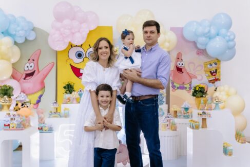 O casal Natalie Gonçalves – Santiago Aires comemora a vida dos filhos como forma poderosa de expressar amor, gratidão e esperança. E registra o momento mais que especial, 5 anos do lindo João Francisco Aires e da encantadora Catarina durante festa rodeados da família e amigos. Felicidades mil!! Alegria em dobro!