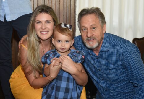 Existem amores que são verdadeiros presentes de Deus, e o amor entre o avô João Batista Rosolem, a filha Juliana e a neta Catarina exemplifica isso. Um registro repleto de carinho, cuidado e lições que atravessam gerações! Amor de gerações!