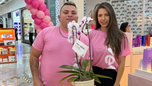 A WePink, uma das marcas mais vendidas no Brasil inaugurou nesta quinta (26), seu quiosque no North Shopping Barretos. Na foto a empresária franqueada Fernanda Lima Souza Carvalho junto do gerente David Grego que estarão junto da equipe a espera de todos! Novidade!