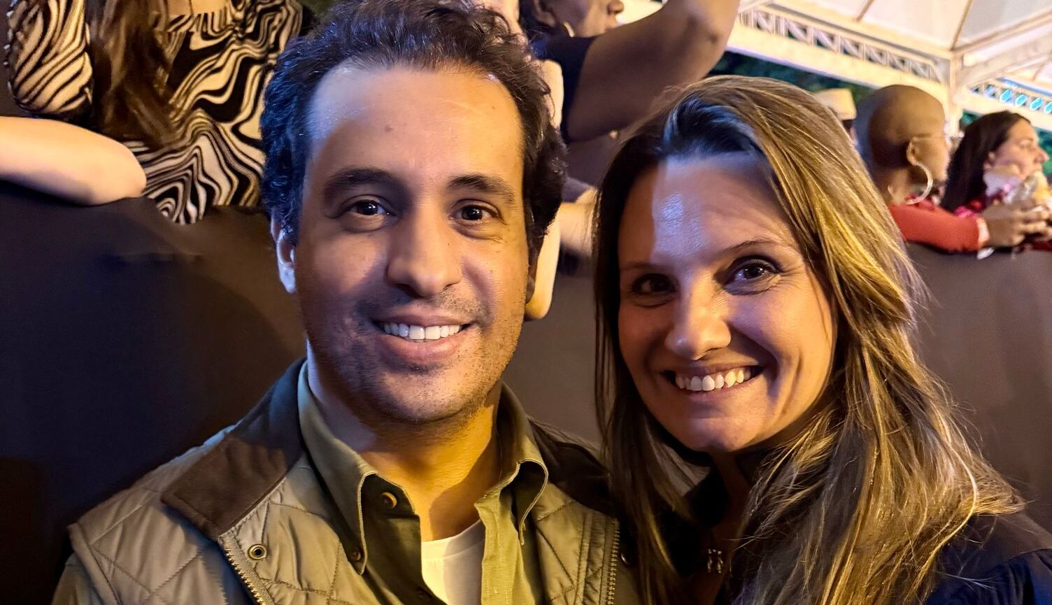 Casal espalha alegria!