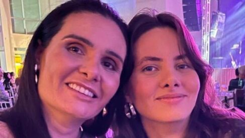 Isabella P. Camillo também comemorou aniversário na terça, dia 3 de junho. Isabella mora em São Paulo, formada em Publicidade e Propagando é proprietária de empresa de marketing na capital paulista. Ela recebeu os parabéns dos amigos, da mãe Marô (foto), pai André , dos irmãos Filipe e Beatriz, e do namorado João Marcelo Felicidades, Isabella!