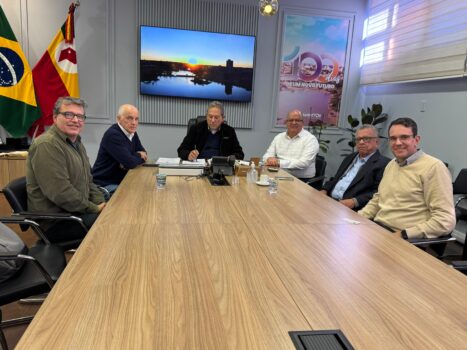 Representantes da Ceagesp e do município em reunião no gabinete Representantes da Ceagesp e do município em reunião no gabinete