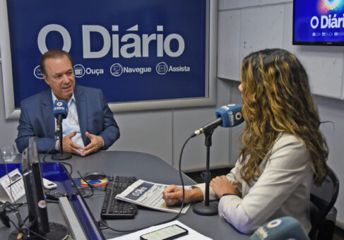 BALANÇO: Secretário Eleuses em entrevista após abertura de evento em Barretos Avanços na regionalização da saúde são destacados por secretário