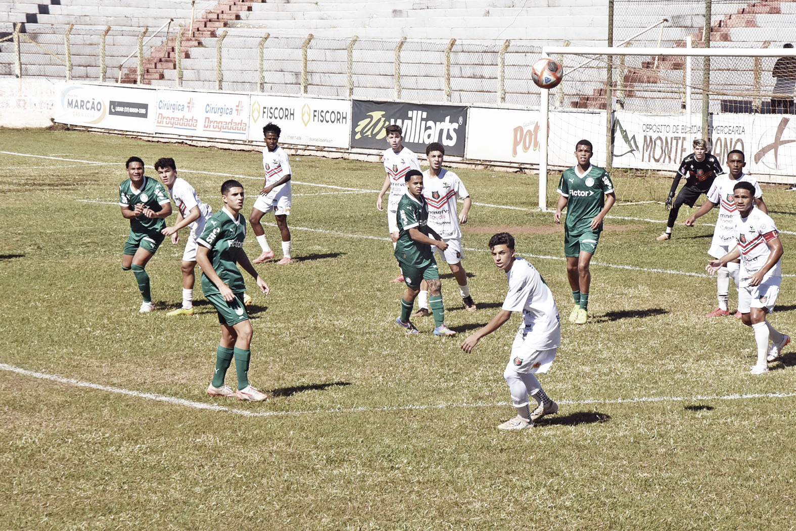 Duelo entre BEC e Palmeiras pelo Sub-17 atrai bom público