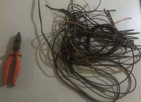 Procurado é preso após furtar fiação elétrica no São Francisco (Foto: O Diário de Barretos) Procurado é preso após furtar fiação elétrica no São Francisco (Foto: O Diário de Barretos)