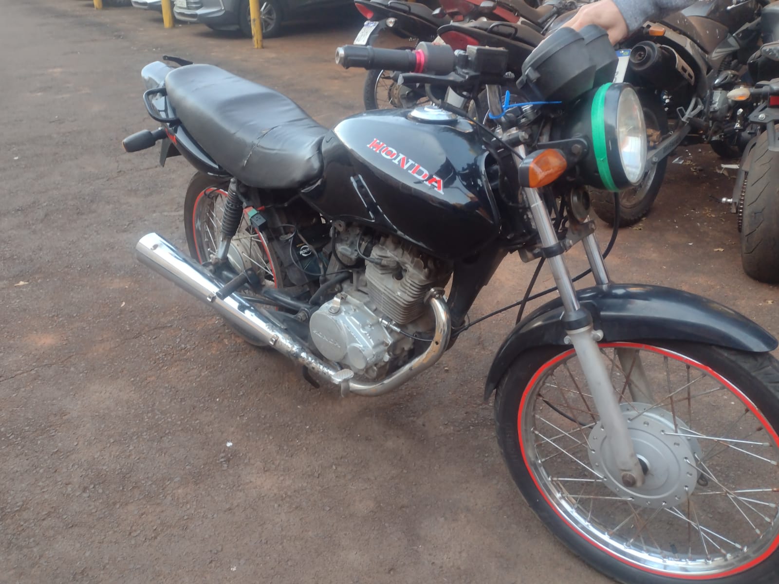 Polícia Militar apreende moto com motor de veículo furtado