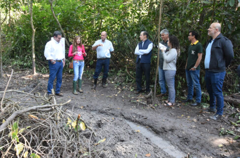 Chris Morais apresentou a área de recuperação de nascente em sua propriedade Chris Morais apresentou a área de recuperação de nascente em sua propriedade