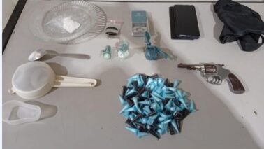 Homem é detido pela PM com drogas e arma na área central (Foto: O Diário de Barretos)