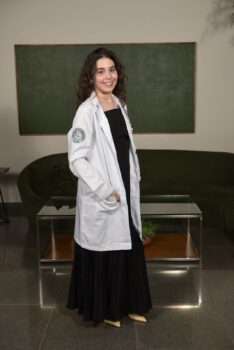 Lorena Costa Lourençon, estudante do 1° período do curso de Medicina da Facisb, orientada pela profª Luciana Areias Surian “Transtorno virou ´´trend´´: Por que não conseguimos mais pensar ?”