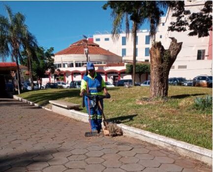 Gari O Serviço Autônomo de Água e Esgoto de Barretos (SAAEB) e a Prefeitura Municipal divulgaram nota para esclarecer que não é verdadeiro os boatos divulgados nas redes sociais sobre uma suposta demissão em massa de varredeiras no município.