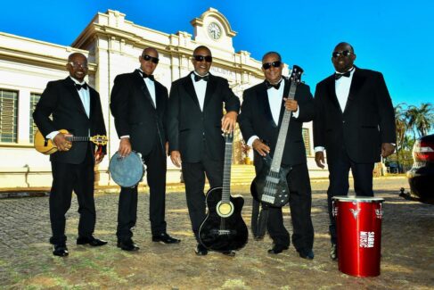IMG-20250717-WA0659 Após realizar diversos shows e gravar CD nos anos 90, o Grupo de Pagode Sem Destino de Barretos anunciou o retorno aos palcos em evento agendado para o dia 9 de agosto, no clube Estrela D`Oriente.