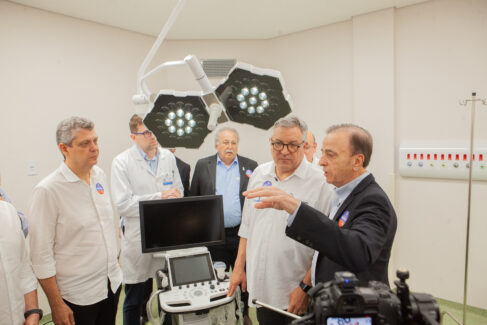 Ministro Padilha conheceu setores concluídos e visitou obras no HA de Lagarto (Foto: Divulgação – HA) Ministro Padilha conheceu setores concluídos e visitou obras no HA de Lagarto (Foto: Divulgação - HA)