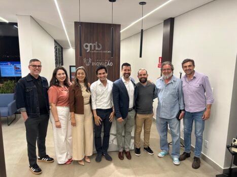 Dirigentes e professores do UNIFEB com Marcelo Monteiro e Thyago Abraão, do Comitiva Inovação Dirigentes e professores do UNIFEB com Marcelo Monteiro e Thyago Abraão, do Comitiva Inovação