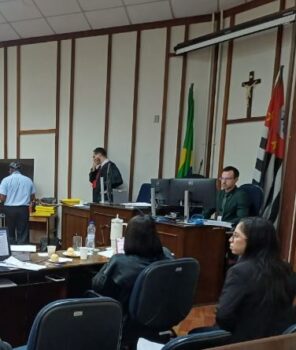 Juri O Tribunal do Júri de Barretos finalizou na noite de terça-feira (22), o julgamento do crime de homicídio duplamente qualificado praticado por quatro réus envolvidos na morte do aposentado Antônio Carlos de Oliveira