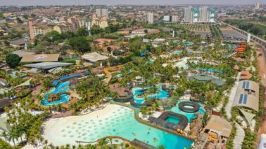 Vista da cidade de Olímpia e seus parques termais (Foto: Divulgação)