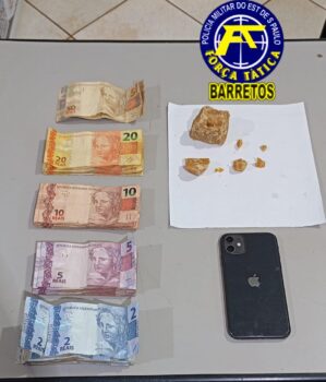 Jovem é detido pela PM por tráfico de entorpecentes no bairro São Francisco (Foto: O Diário de Barretos) Jovem é detido pela PM por tráfico de entorpecentes no bairro São Francisco (Foto: O Diário de Barretos)