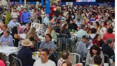 O presidente da Comissão de Festas da Cachoeirinha, Ronaldo Macedo, afirmou que o primeiro final de semana da quermesse foi um sucesso, tendo a presença de um grande público no evento, que lotou todas as dependências do barracão da capela São Sebastião.