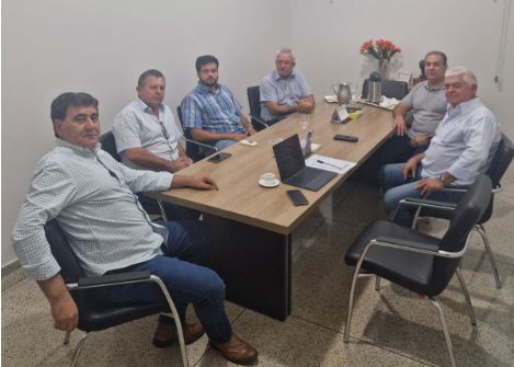 Reunião A diretoria do Sindicato Rural do Vale de Rio Grande (SIRVARIG) vem se reunindo com os prefeitos e demais autoridades da região para debater a implantação do sistema de monitoramento na zona rural e captação de água emergencial em mananciais para combater fogo em canaviais e áreas de preservação permanentes.