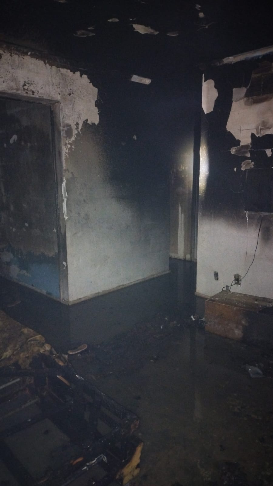 Corpo de Bombeiros combate  incêndio em apartamento nos predinhos